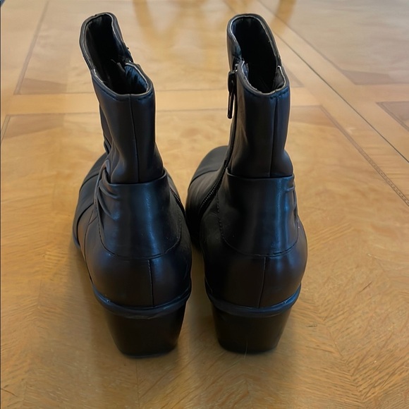 Clark’s Black Ankle Boots Size 7.5 - Picture 3 of 12